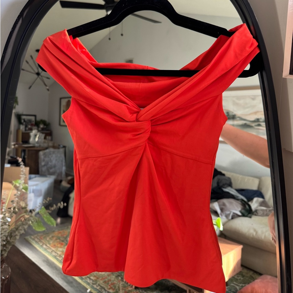 Aritzia Contour top, never worn, size medium